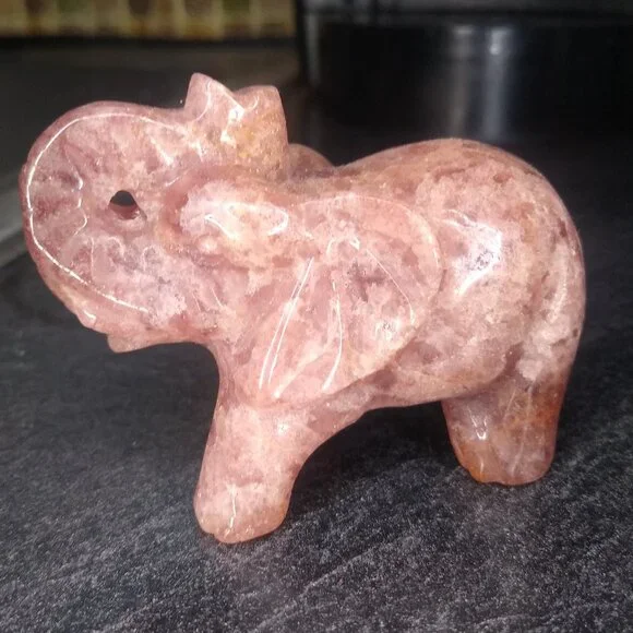 Strawberry Quartz "Raw" Small Elephant Figurine - Picture 3 of 3